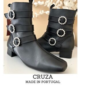 NWT CRUZA Black Leather Pearl Embellished Ankle Booties Made in Portugal Size7.5